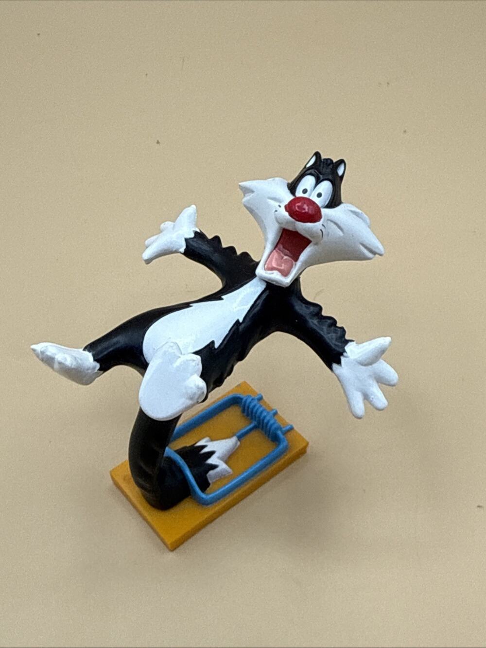 Looney Tunes SYLVESTER CAUGHT IN MOUSE TRAP Tyco 1994 pvc 3” Figure Cat In Trap